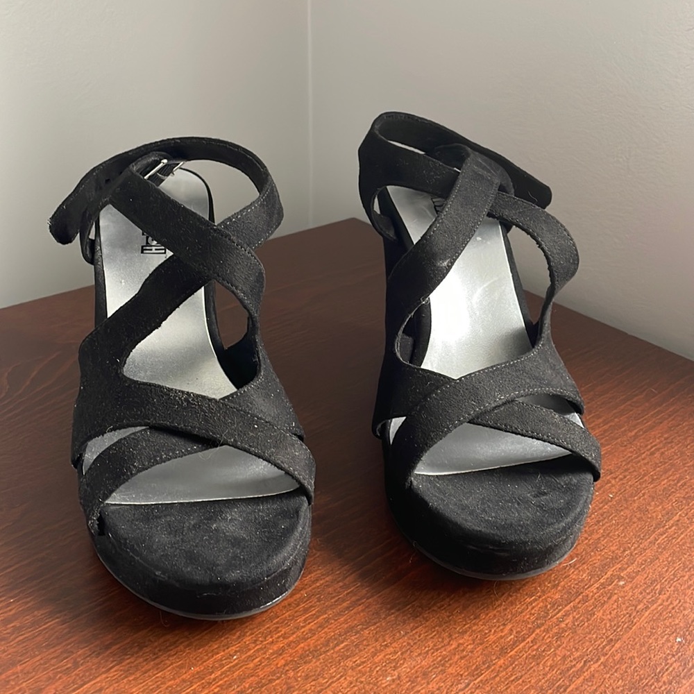 ⭐️ 2/$15 Black wedges from Payless